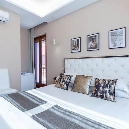 Club 57 Imperial בית הארחה 2*