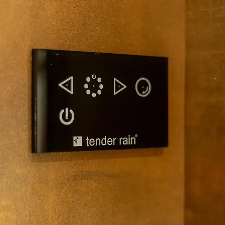 Club 57 Imperial בית הארחה 2*